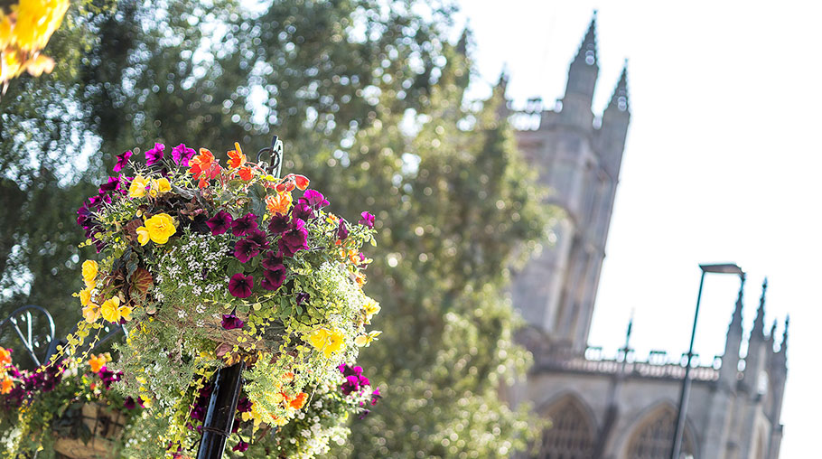 Visit Bath Catherdal During Hen Weekend